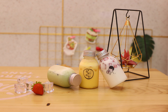 Plastic melk thee flessen met handvat voor het drinken met materiaal en efficiëntie