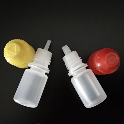 Aanpassen van plastic reservoircontainers voor transparante vloeistofopslagoplossingen