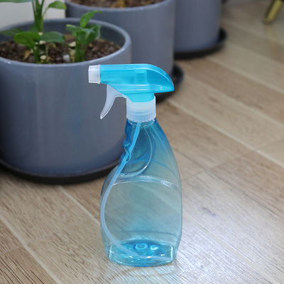 Huishoudelijk schoonmaakmiddel met lekvrije pomp