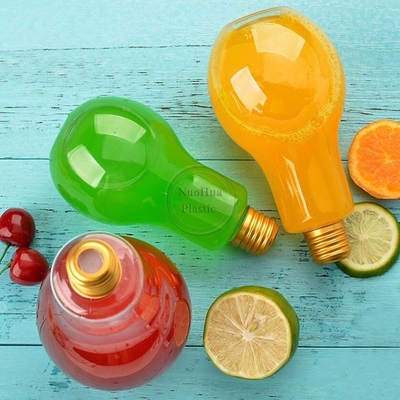 Lichtlampbeker met stroofdeksels voor feesten Plastic gloeilampvormige flessen Onderaan gloeiende LED-opvulbare gloeilampen