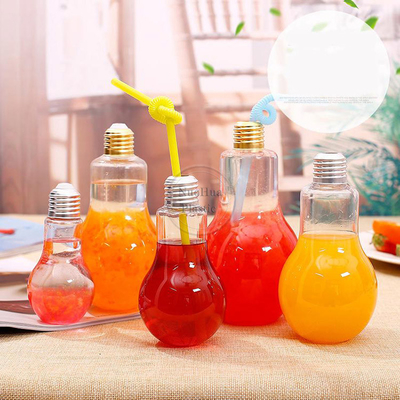 Lichtlampbeker met stroofdeksels voor feesten Plastic gloeilampvormige flessen Onderaan gloeiende LED-opvulbare gloeilampen