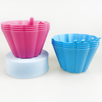 Moderne geïsoleerde plastic melktheeflessen met een handig handvat