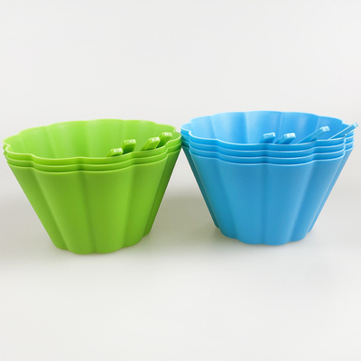 Moderne geïsoleerde plastic melktheeflessen met een handig handvat