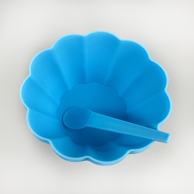 Geïsoleerde moderne flessen melk thee met schroef op het deksel 0,5 kg gewicht vierkant rond ontwerp