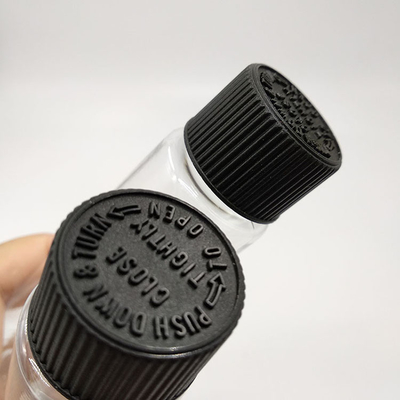 Duidelijke plastic schroeftopflessen met op maat gemaakte etiketten en afdrukken