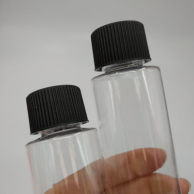 Vloeibare opschroefde plastic flessen met op maat gemaakte etiketten
