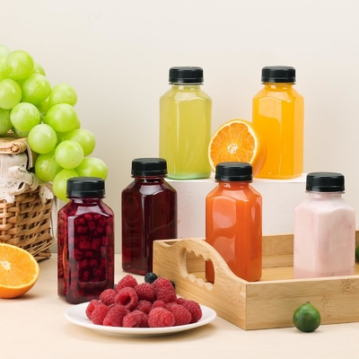 Geïsoleerde plastic flessen voor melk thee met lekbestendig handvat in verschillende capaciteiten