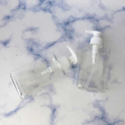 Roze PET-pompfles voor het uitdelen van cosmetische lotions