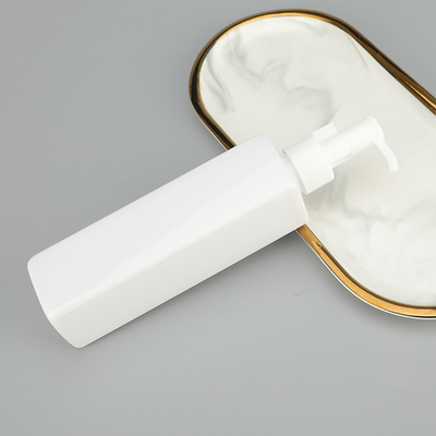 Ronde PET-pompfles met een kaliber van 24 mm en een gewicht van 25,7 g