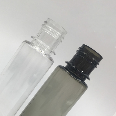 Persoonlijke ronde PET-vloeibare fles met transparante kleur voor het weergeven van het merklogo
