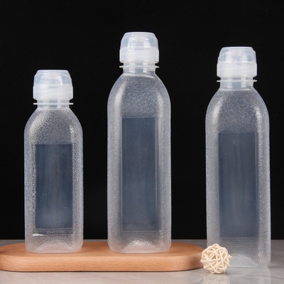 Praktische plastic flessen met handvat