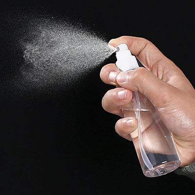 Klassieke PET-plastic spuitfles essentieel voor dagelijkse benodigdheden