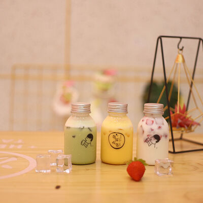 Plastic Milk Tea Bottles met Handvat en Schroefdop Drankverpakkingsoplossingen met Comfortabele Hantering