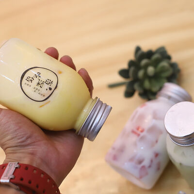 Plastic Milk Tea Bottles met Handvat en Schroefdop Drankverpakkingsoplossingen met Comfortabele Hantering