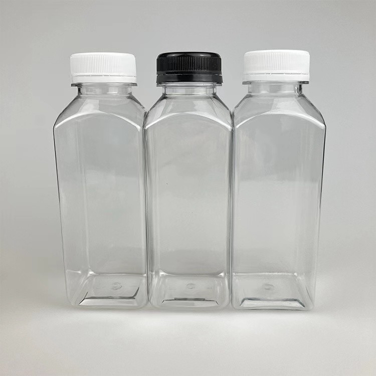 Op maat gemaakte ondersteuning Verschillende grootte Duidelijke Pet Plastic Vierkante Sap Drankfles met Zwarte Wit Deksels