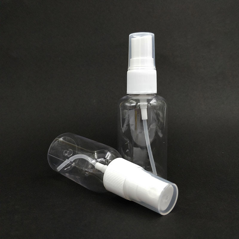 Klassieke ronde PET-plastic spuitflessen glad oppervlak Verschillende capaciteiten voor dagelijks gebruik
