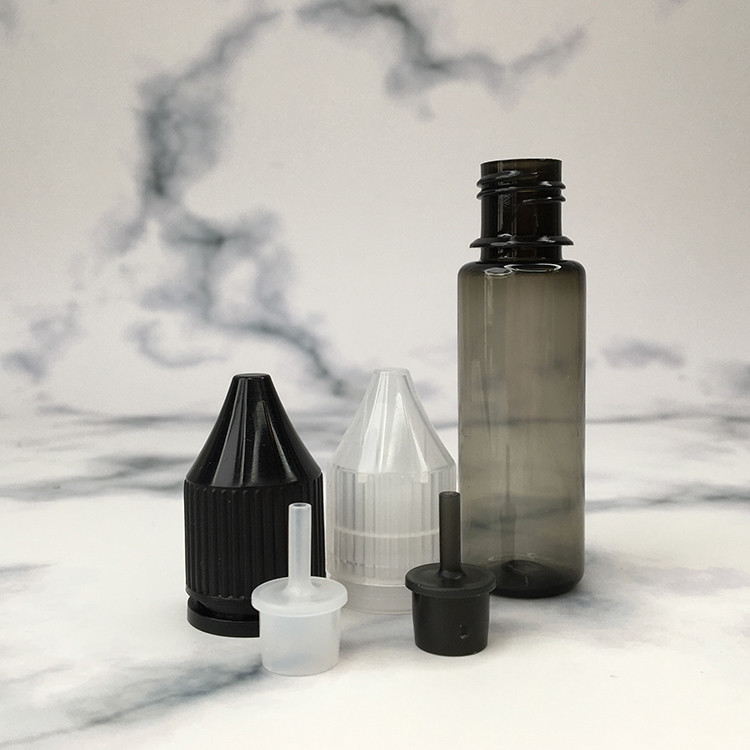 Persoonlijke ronde PET-vloeibare fles met transparante kleur voor het weergeven van het merklogo