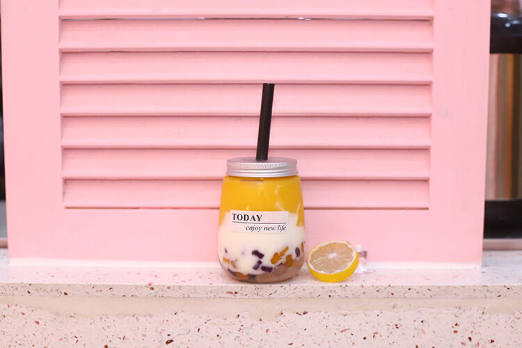 Moderne Milk Tea Flessen met Transparante Schroefdop Duurzame Herbruikbare Plastic Containers Ideaal voor Drankverpakking en Opslag